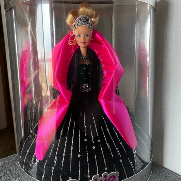 Happy Holidays Barbie 1998- special edition with RARE MISPRINT - Picture 1 of 8